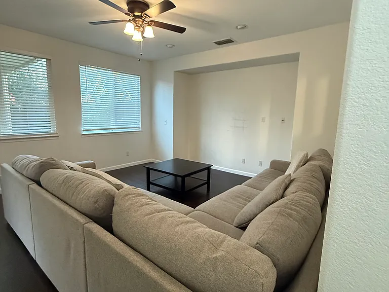 1661 Columbus Rd — Photo 8