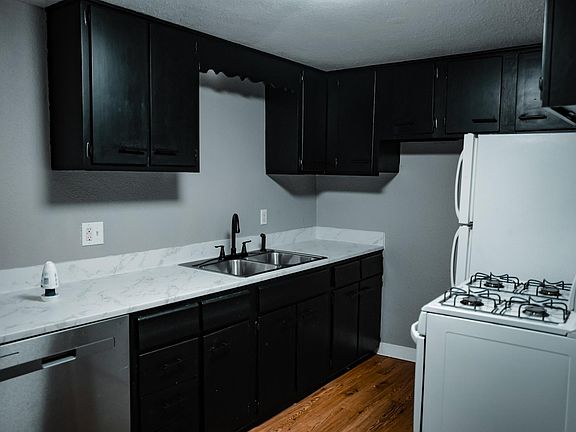 2nd image of 1635 Beaver Ave #3