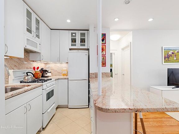 2nd image of 88 Bleecker St APT 3C