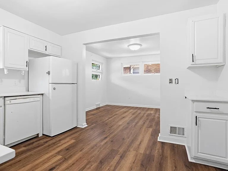 2046 Pioneer Ave — Photo 3