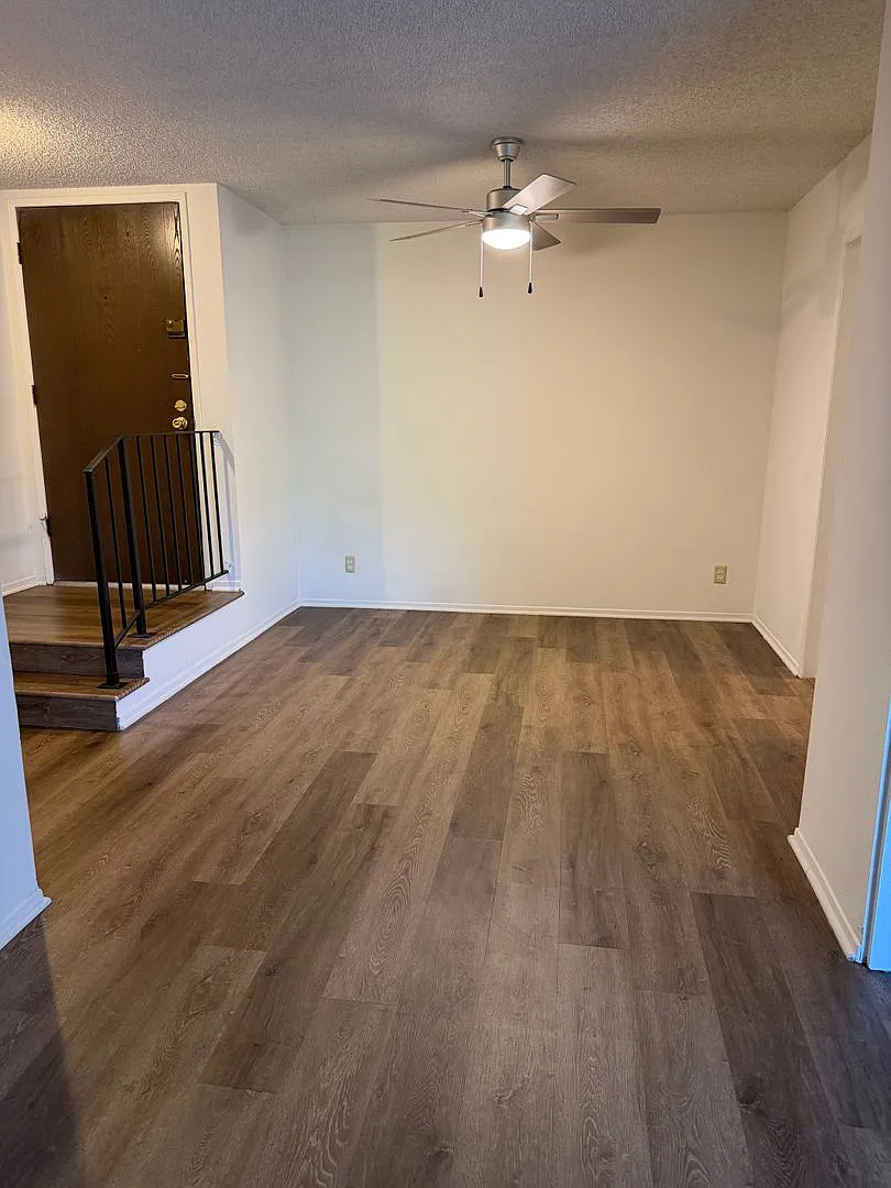 054 - Madre Del Mar Apartments — Photo 2