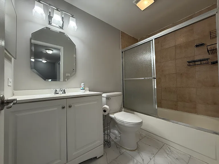 1927 Governors Ln — Photo 14