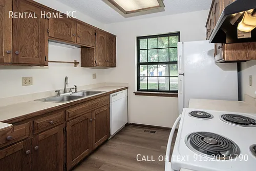 4813 Woodward St — Photo 12