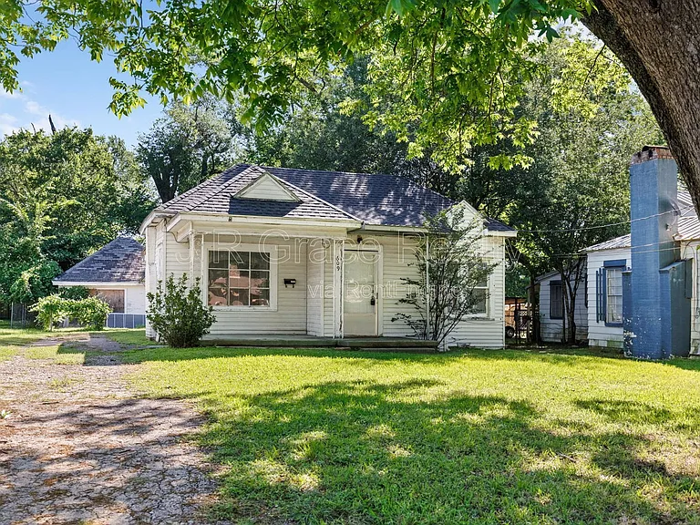 609 E Walker St — Photo 23
