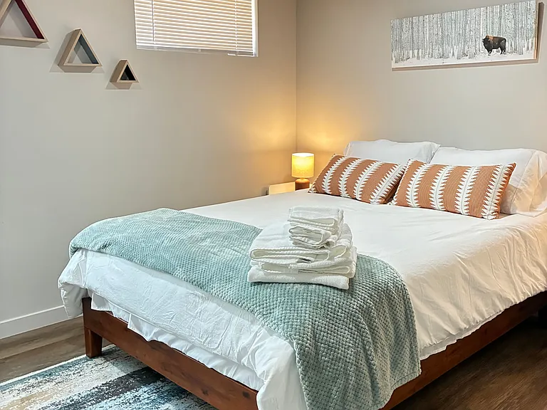 2 bed, 1.0 bath, 1024 sqft, $2,000 — Photo 58
