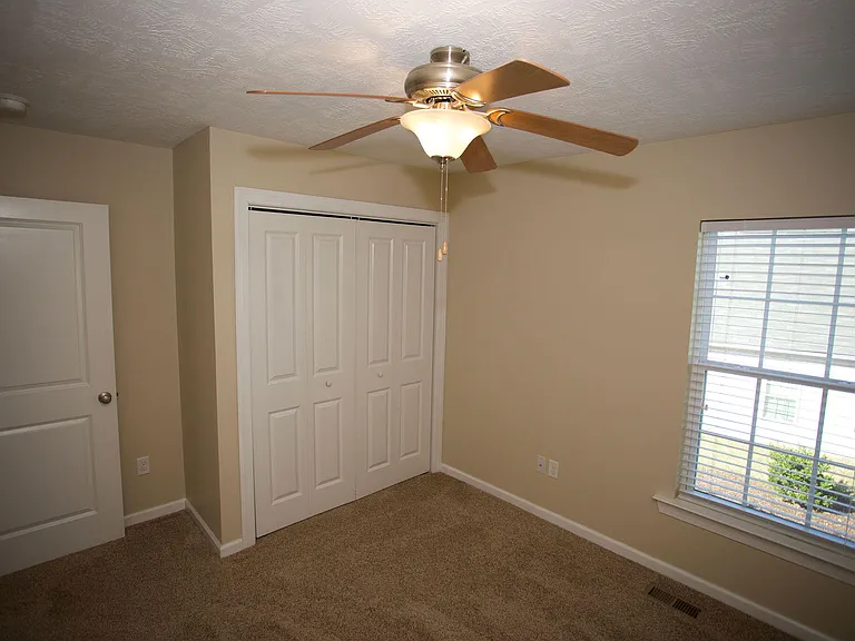 484 Brantley Cove Cir — Photo 37