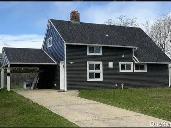 39 Sleepy Lane, Hicksville, NY 11801