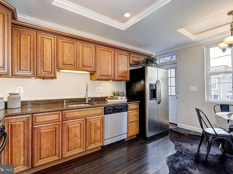 312 S Clinton St — Photo 11