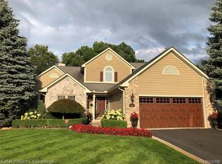 1398 Berwyck Dr, Milford, MI 48381