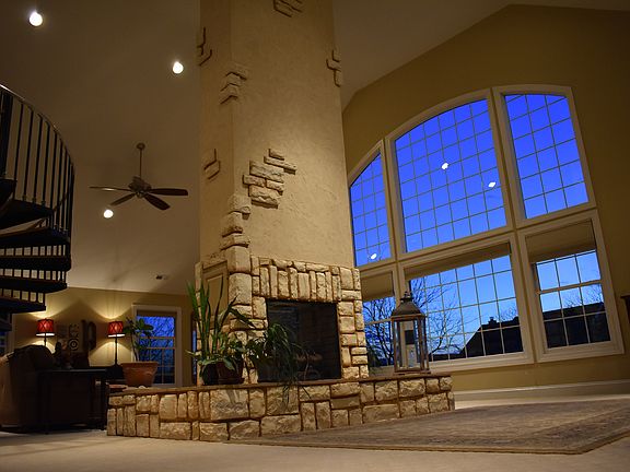 4th image of 201 Noble Cir