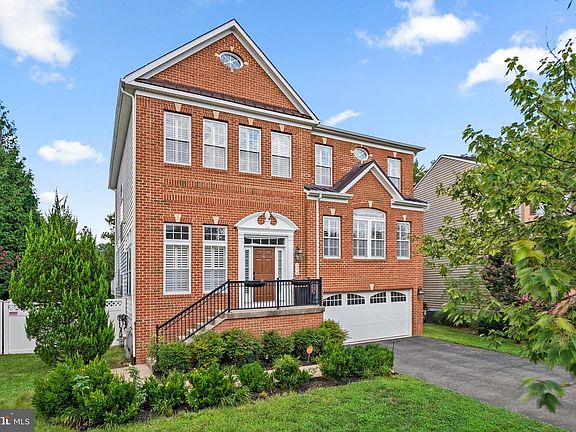 3rd image of 206 Bowen Ct