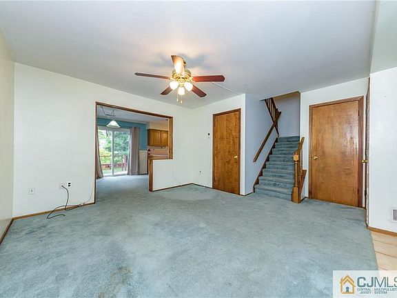 5th image of 77 Jefferson Dr