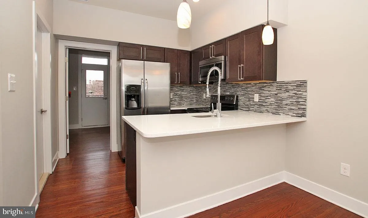 2 bed, 1.0 bath, 850 sqft, $1,600 — Photo 1