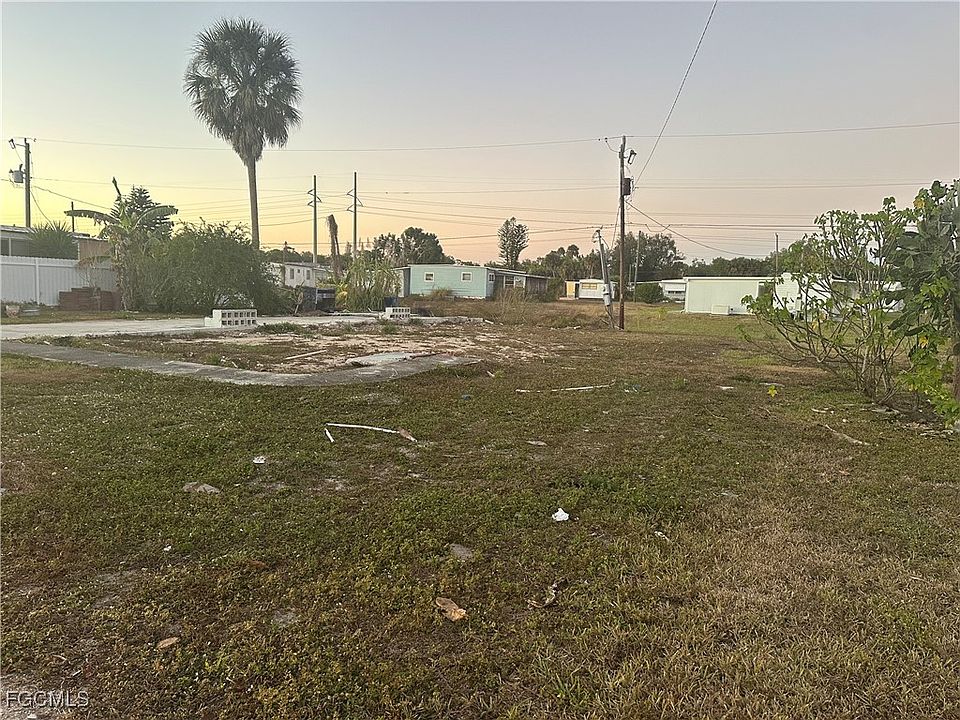 2nd image of 317 Lantern Ln
