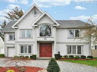 881 Cambridge Rd, Woodmere, NY 11598