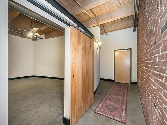 4th image of 1113 Washington Ave #415