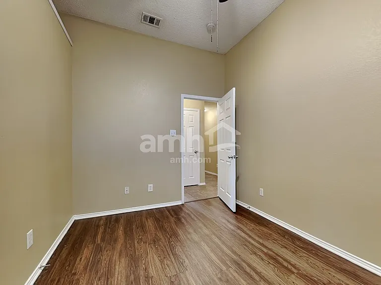 260 Beech Dr — Photo 16
