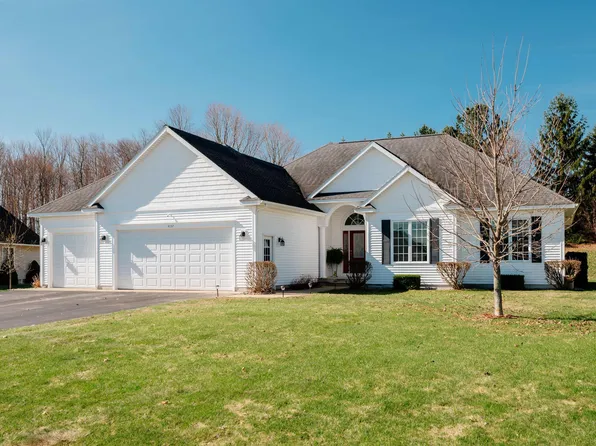 4157 Stoneridge Dr, Traverse City, MI 49684