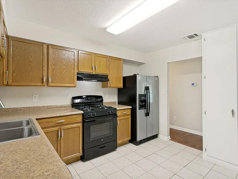 163 Antrim Dr — Photo 14