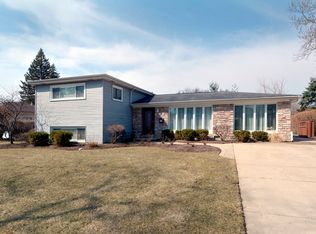 114 S Kenilworth Ave, Mount Prospect, IL 60056