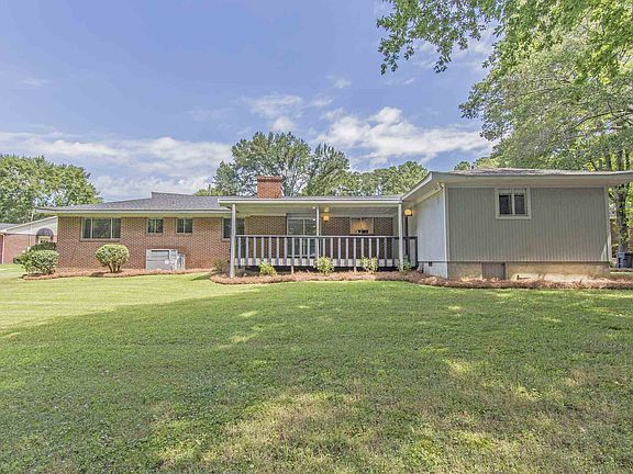 3rd image of 411 Crestview Dr