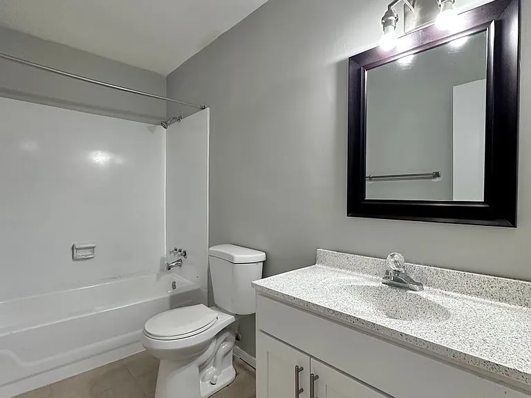 4532 Lynnmont Rd — Photo 8