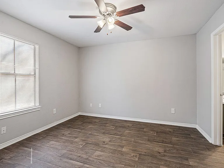 502 W Longspur Blvd — Photo 59