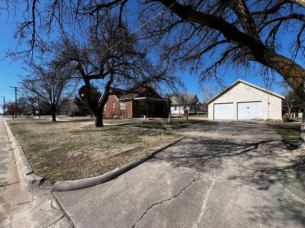1007 N Lincoln St, Russell, KS 67665