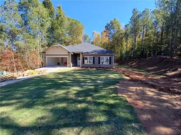 254 Magnolia Villas Dr, Cornelia, GA 30531