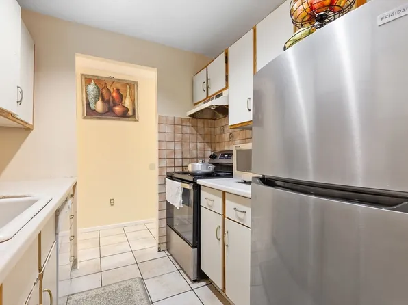 44 Loomis St APT 209, Malden, MA 02148