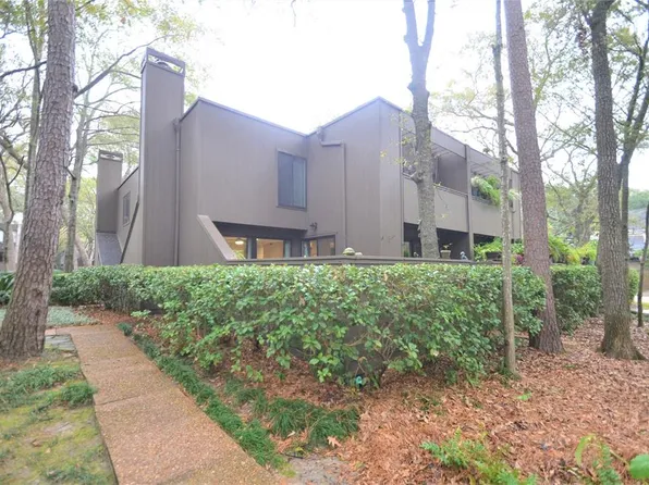 233 Litchfield Ln, Houston, TX 77024