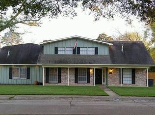 104 Ligustrum St, Lake Jackson, TX 77566