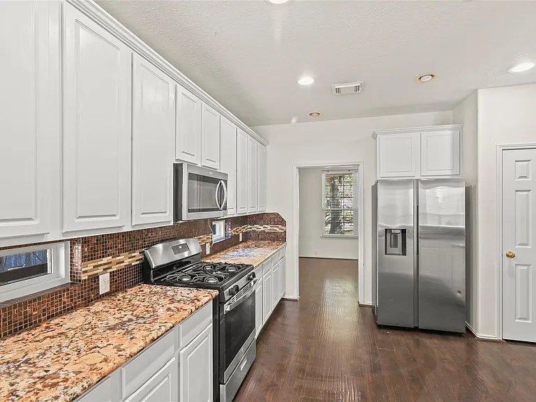 20510 Pioneer Bend Ct — Photo 18