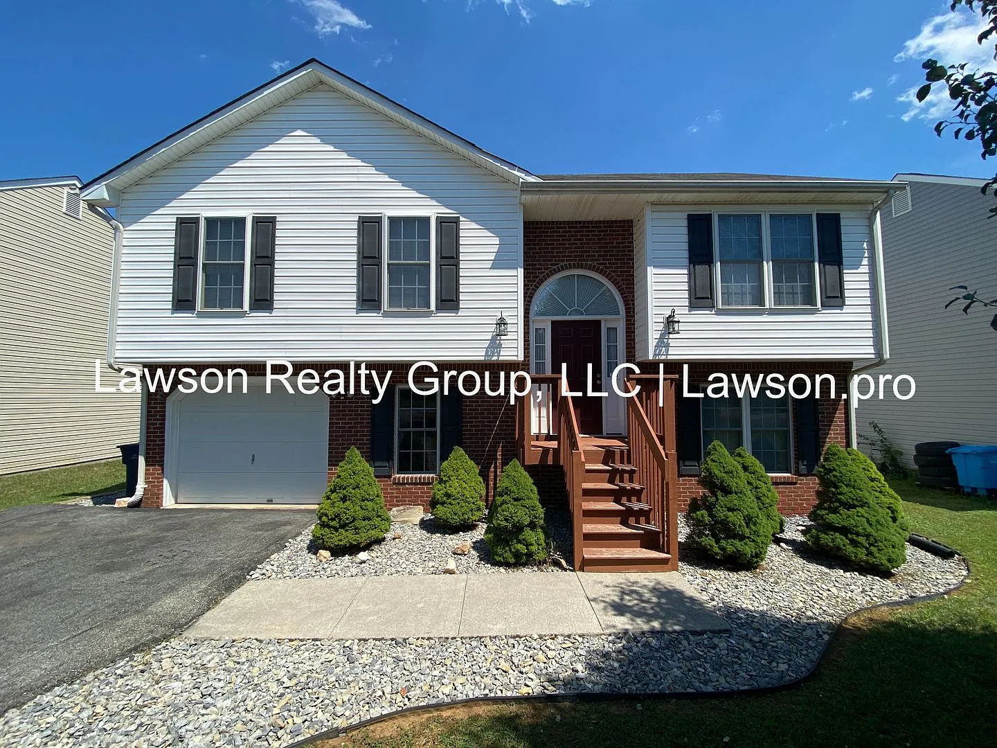 Three Bedroom Split Level with Garage and Fenced Yard — Photo 1