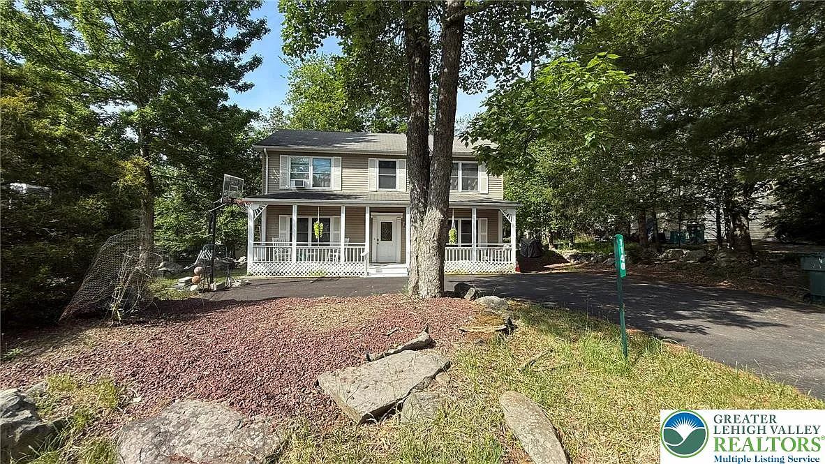 3 bed, 1.5 bath, 1728 sqft, $2,100 — Photo 2