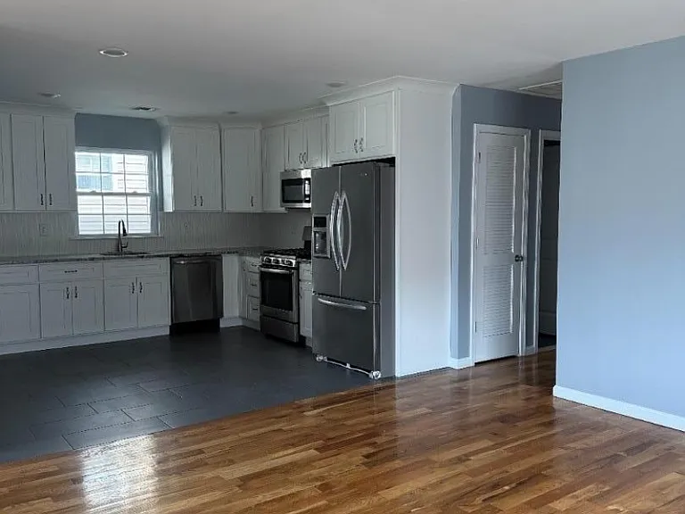 546 S Park St — Photo 5