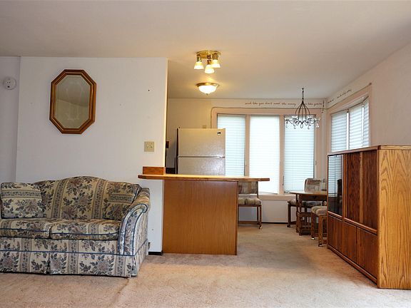 4th image of 755 3rd St