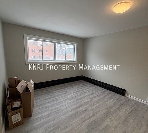 5th image of 470 Chippewa St W #1
