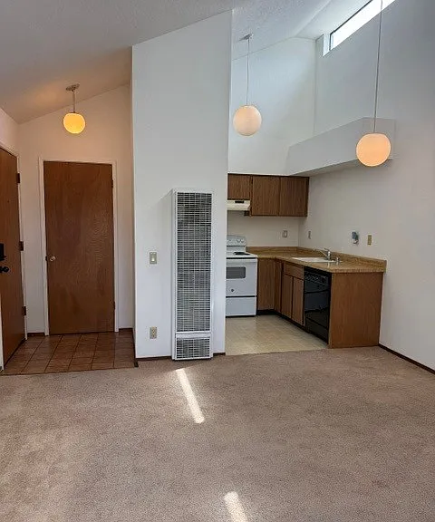 464 Ramona Ave — Photo 3