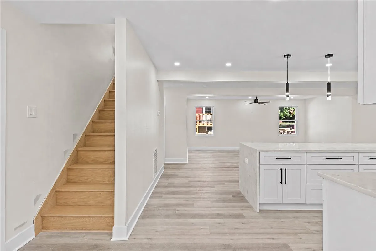 5 bed, 2485 sqft, $4,250 — Photo 3