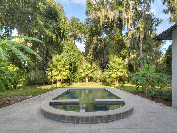 3rd image of 112 Hawkins Island Cir
