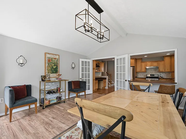 6426 Carriage Dr — Photo 16