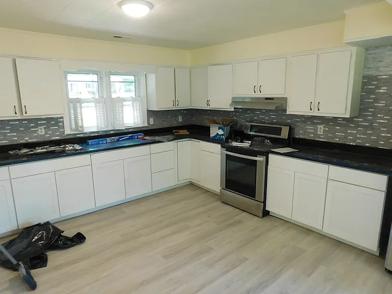 4925 Morton Rd — Photo 15