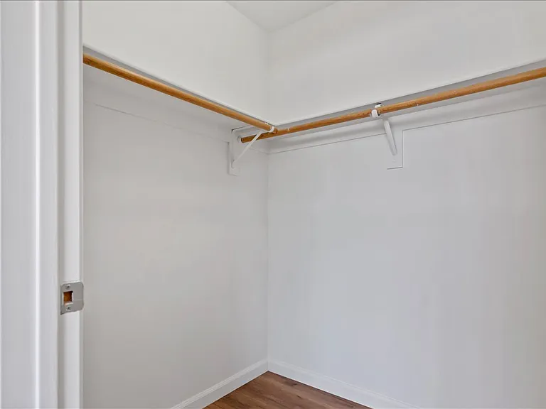 1537 S Shenandoah St #202 — Photo 4