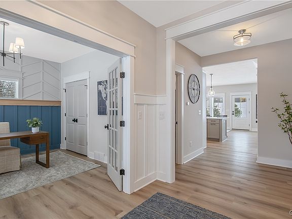 4th image of 1948 N Ridge Dr