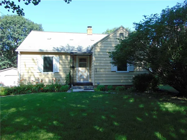 2216 39th St, Des Moines, IA 50310