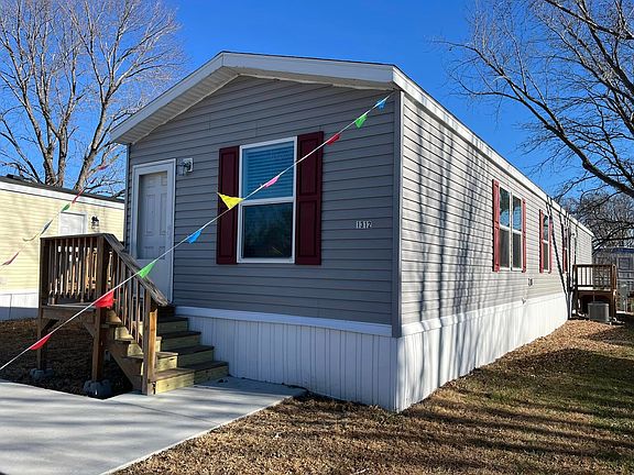 4th image of 1440 W Plum St #167