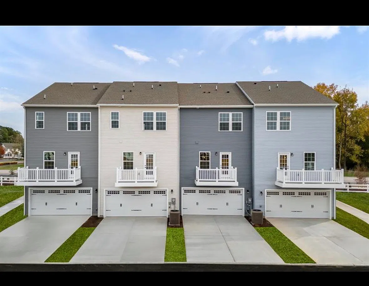 3 bed, 2.5 bath, 1774 sqft, $2,100 — Photo 3