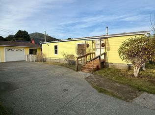 15 Church Ln, Klamath, CA 95548