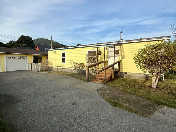 15 Church Ln, Klamath, CA 95548